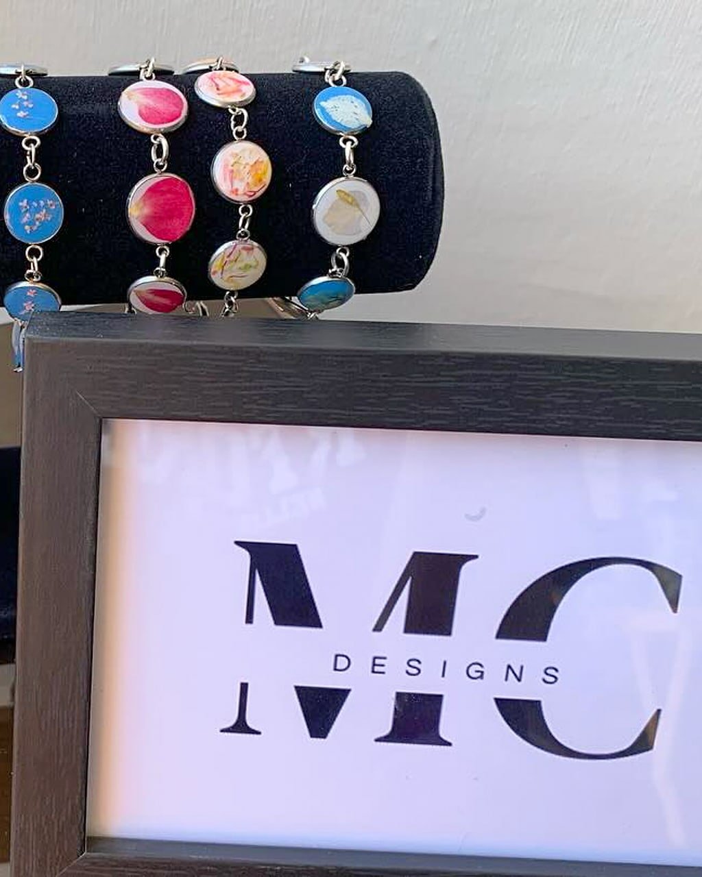 Pulsera de cabujones de colores